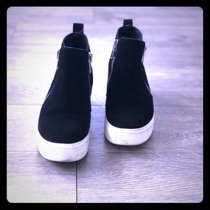 Steve Madden black wedge sneakers- size 7